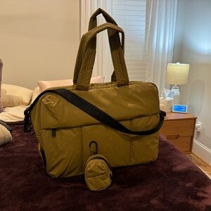 Luka Large Duffel And Key Pouch In Khaki